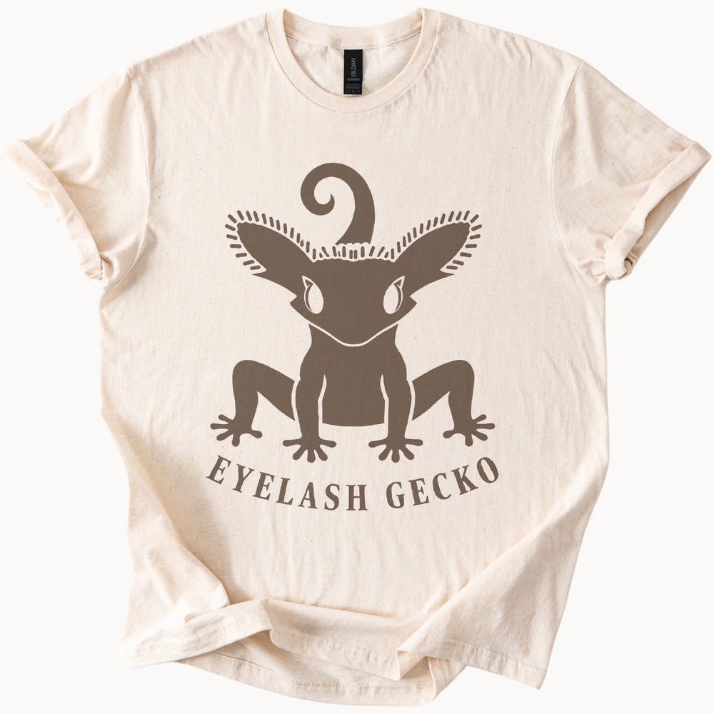Eyelash Gecko Splayed on a Natural Tee